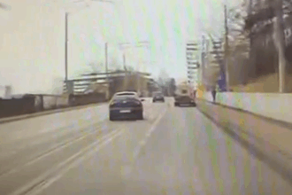 video a traversat patru benzi fara sa se asigure si a fost la un pas de moarte soferul a iesit in decor 698f7571317ae