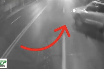 video accident cu victima intre un autobuz si un autoturism 6989abc4cd6ab