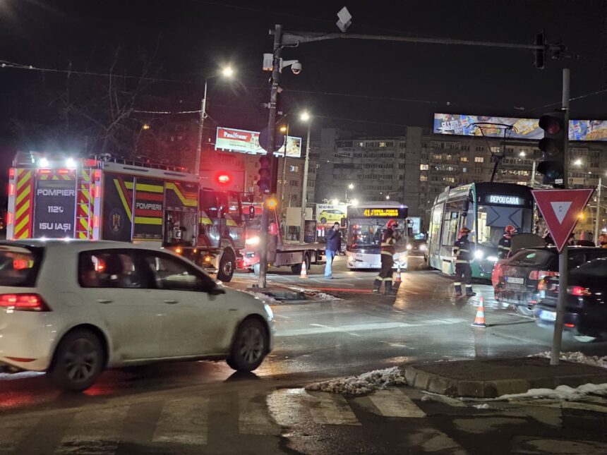 video accident grav in podu ros doua masini s au ciocnit dupa o neacordare de prioritate 6993781147fa1