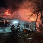 video casa batraneasca mistuita de flacari in comuna popricani de la ce ar fi pornit incendiul 698196b570b35