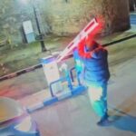 video iesean surprins de camere in timp ce forteaza bariera parcarii de la golia si pleaca fara sa plateasca 6981bd62d9b03
