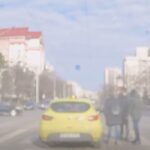 video imagini cu taximetristul beat care a adormit la volan in timp ce astepta ca semaforul sa se faca verde 69832ec092f6d