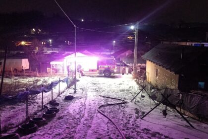 video incendiu violent in rediu o rulota a fost cuprinsa de flacari 6993865633489