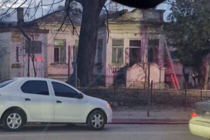 video incendiu violent pe sararie pompierii au blocat strada 6981933fe203b 1