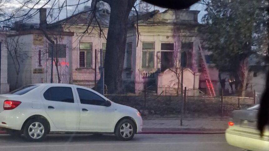 video incendiu violent pe sararie pompierii au blocat strada 6981933fe203b 1