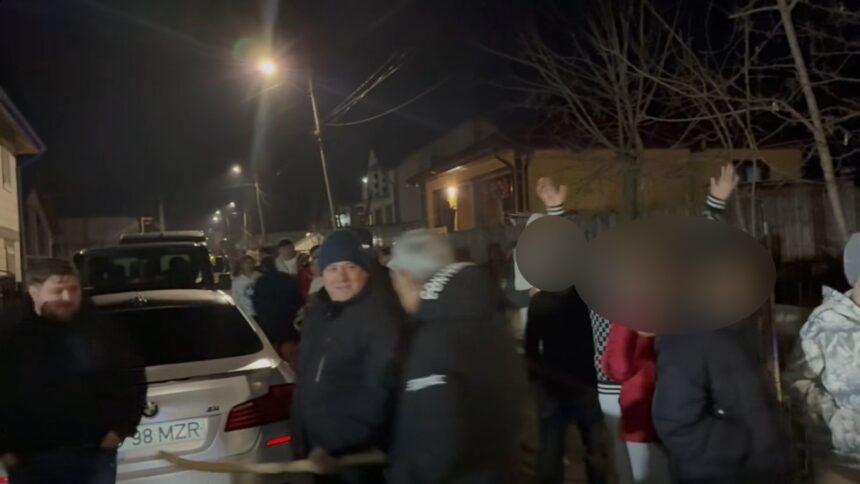 video panica intr un sat din iasi persoane necunoscute imbracate in negru se plimba noaptea pe ulite 698f0179175ad
