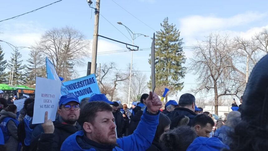video sindicatele din educatie inclusiv de la iasi protesteaza la palatul cotroceni nemultumiri fata de masurile de austeritate anuntate 699eda86a6317