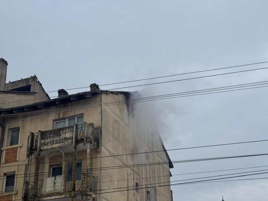 zece persoane evacuate dintr un bloc cuprins de flacari 6992ca380d235
