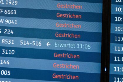 zeci de zboruri anulate pe aeroportul international din berlin din cauza ghetii negre pistele s au transformat in patinoar 6985b5dfaea63