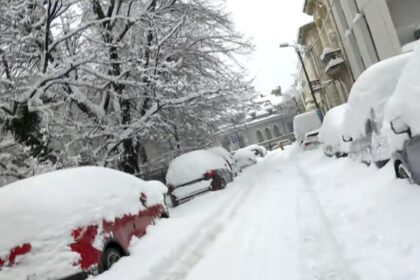 zona de nord a capitalei complet blocata dupa ninsorile abundente din ultimele ore utilajele romprest inzapezite si ele 69957150410fd