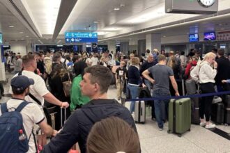 250 de romani s au intors din dubai pe aeroportul otopeni mae continua repatrierile din regiunea afectata de conflict 69a96099d7fd5