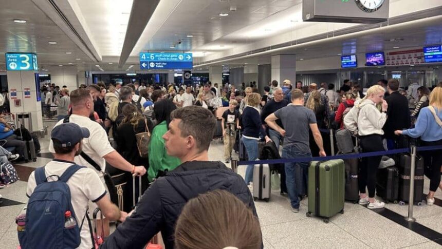 250 de romani s au intors din dubai pe aeroportul otopeni mae continua repatrierile din regiunea afectata de conflict 69a96099d7fd5