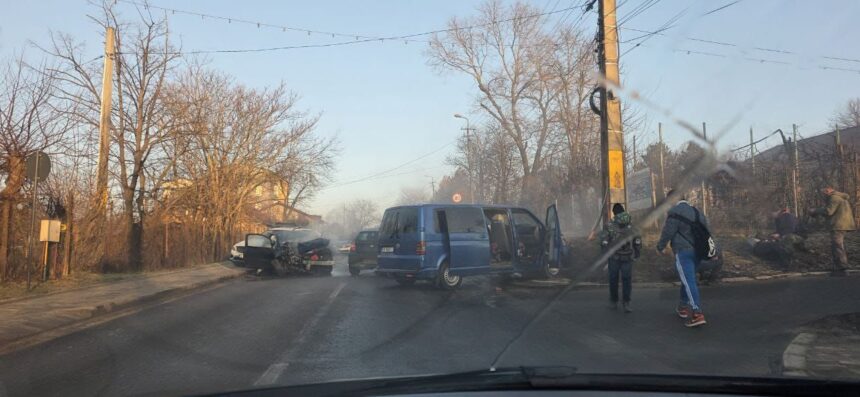 accident cu victime la miroslava impact frontal intre o dubita si o masina foto 69a6762b2640b