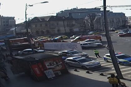 accident grav la piata romana pieton prins sub masina in stop cardio respirator foto 69a834cadb322