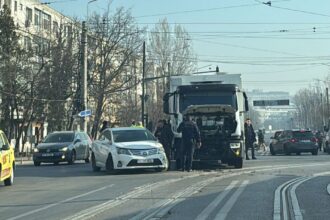 accident in zona tesatura autospeciala care transporta detinuti implicata intr o coliziune trafic blocat 69b8fcd7cdff4