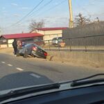 accident la baltati un bmw a parasit carosabilul si a ajuns in sant 69ba4ab8d4ac9