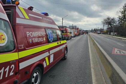 accident rutier in dambovita intre un microbuz scolar si un tir patru minori si un adult transportati la spital 69c6376e1d39a