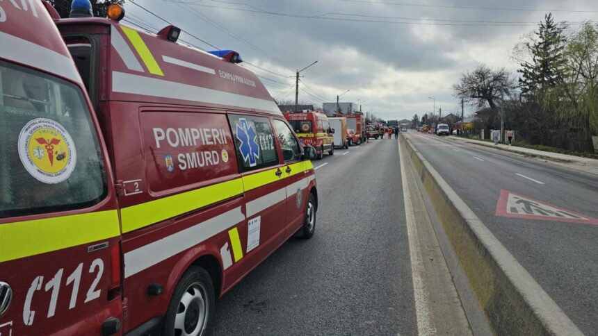 accident rutier in dambovita intre un microbuz scolar si un tir patru minori si un adult transportati la spital 69c6376e1d39a