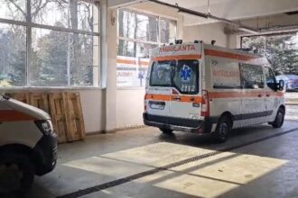 adolescenta de 18 ani moarta dupa ce a cazut de la etajul a cincilea al unui bloc din campulung moldovenesc 69cbf4f89eecc