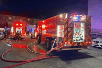 apartament inundat cu fum pe strada clopotari dupa un vas uitat pe foc mai multi locatari s au autoevacuat 69cb6ab861857