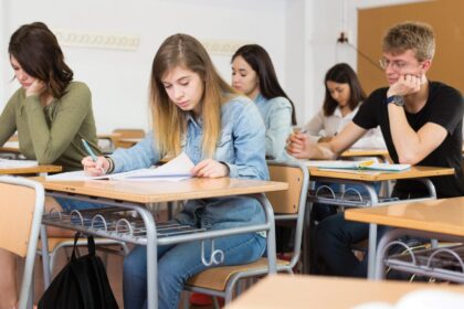 aproape 6 000 de elevi din judetul iasi sustin simularea examenului de bacalaureat isj iasi isj simularea va avea loc in toate centrele 69bdaba21988c