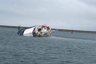 au fost reluate cautarile pentru trei dintre cei cinci marinari de pe remocherul astana disparuti in portul midia 69bbbcfdc67ee