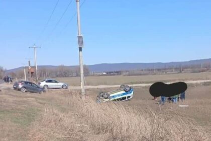 autospeciala de politie aflata in misiune lovita de o masina care nu a acordat prioritate in vrancea 69b03e6183843