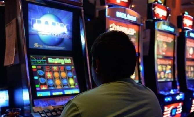 avere tocata la pacanele un agent de vanzari din iasi a fost condamnat dupa ce a furat din firma unde era angajat vechi si de baza jumatate de milion de lei 69bbfeac09156