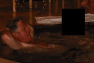 bill clinton rupe tacerea despre fotografia din piscina lui epstein nu stiam ca a fost facuta 69a6f78d3ce22