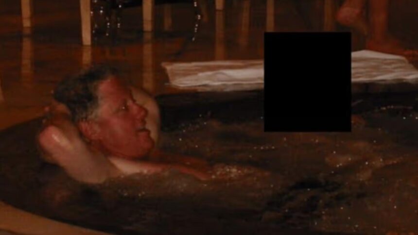 bill clinton rupe tacerea despre fotografia din piscina lui epstein nu stiam ca a fost facuta 69a6f78d3ce22