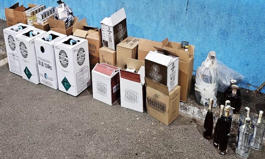 butelii cu agent refrigerant alcool si tigari ridicate pentru transport ilegal si contrabanda la frontiera de est 69c51019df6b0