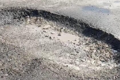 cratere de un metru pe sosea statiile de autobuz au fost mutate 69a3ffcbbe607