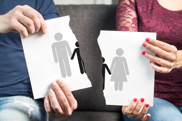 culisele unui caz nemaiauzit un iesean vrea sa dea bani fiicei de 10 ani dupa ce s a despartit de mama ei dar instanta refuza sa accepte tatal a pierdut procesul 69acd1ee714a6