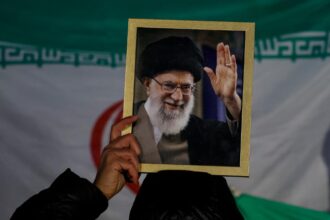 cum a ajuns ali khamenei sa controleze un mecanism economic estimat la aproximativ 95 de miliarde de dolari 69a68a4de1f19