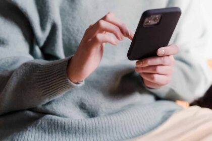 cum a ramas o femeie din neamt fara aproape 50 000 de lei dupa un apel telefonic de la un barbat necunoscut 69a8636d7a1bf