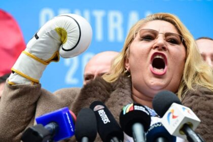 diana sosoaca chemata la parchetul general in legatura cu efectuarea unei expertize psihiatrice 69ca368252d9e