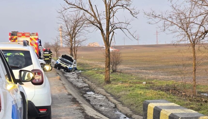 doi agenti de politie transportati la spital dupa ce autospeciala a fost acrosata de un autoturism pe dn 5 in judetul giurgiu 69a9d49e439a6