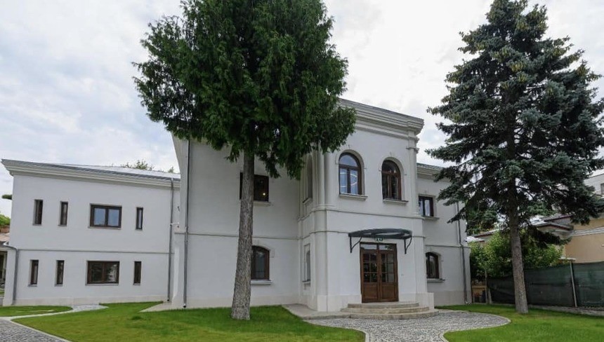 doi artisti cunoscuti se intalnesc la iasi la muzeul nicolae gane kees ouwens si carmen jacobo revin cu un nou proiect 69ae26e6cfd40