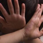 doi copii de 2 si 4 ani au fost gasiti legati de calorifer intr un apartament din satu mare politia venise sa aplaneze un conflict domestic 69bfa6ff35bc7