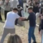 doi elevi de gimnaziu au organizat o bataie in curtea unei scoli din alba iulia in uralele colegilor care filmau video 69c6e03025def