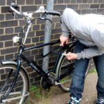 doi tineri ieseni au pornit de acasa sa fure o bicicleta pentru bani de buzunar dar la fata locului au gasit doua nu s au lacomit iar judecatorul a tinut cont de asta 69c4906f64bbf