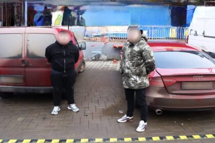 doua autovehicule incarcate cu tigari de contrabanda descoperite in municipiul iasi doi traficanti au fost arestati foto video 69a6bda0955ba