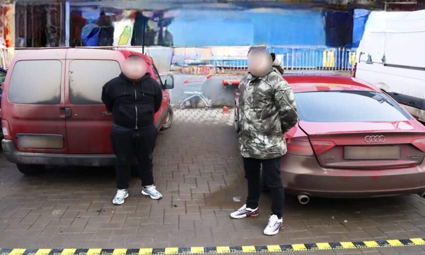 doua autovehicule incarcate cu tigari de contrabanda descoperite in municipiul iasi doi traficanti au fost arestati foto video 69a6bda0955ba