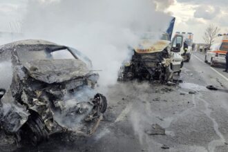 doua persoane au murit intr un accident cumplit in localitatea mihailesti un autoturism s a facut scrum dupa impact 69b8276f63026