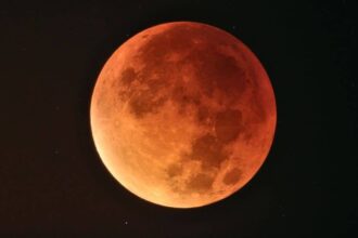 eclipsa totala de luna din 3 martie 2026 unde va fi vizibil fenomenul supranumit luna sangerie 69a6ac096470d