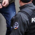 film de groaza la belcesti ultraj cu motocoasa politisti alergand prin papusoi descreierati cu coase si furci agitate in aer focuri de arma 69c9cbdedb0ad