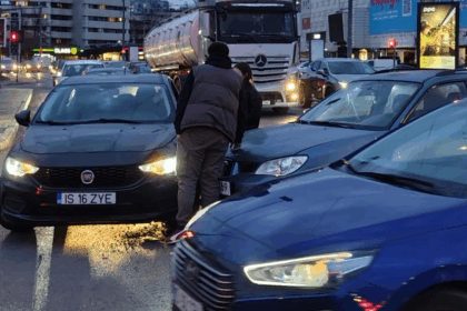 foto accident in tudor vladimirescu doua autoturisme s au ciocnit in intersectie 69bc2c765b1be