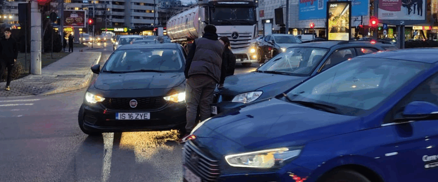 foto accident in tudor vladimirescu doua autoturisme s au ciocnit in intersectie 69bc2c765b1be