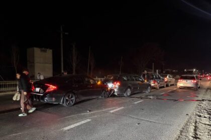 foto carambol la podu iloaiei dupa un accident intre mai multe autoturisme 69adc477d4729