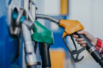 foto diferente de pret la carburanti in iasi lukoil vs rompetrol cat costa benzina si motorina 69bbaa5a90175